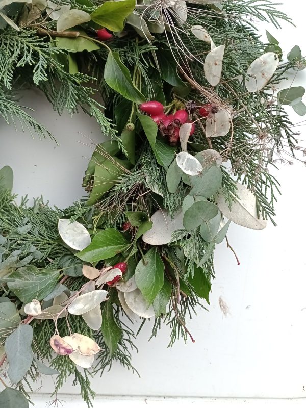 Winter Lights Wreath corner closeup of folidage